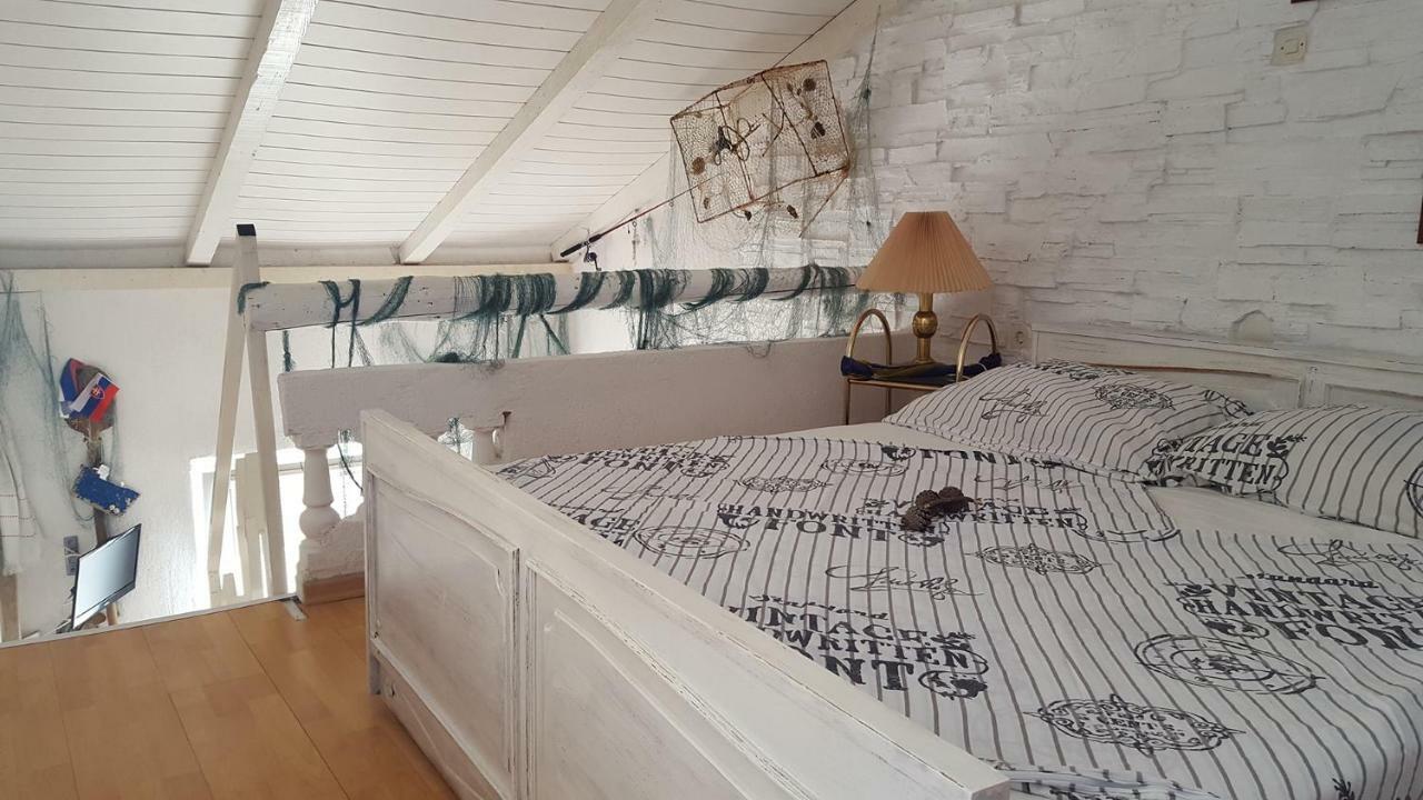 Apartments Lopar Story Екстер'єр фото
