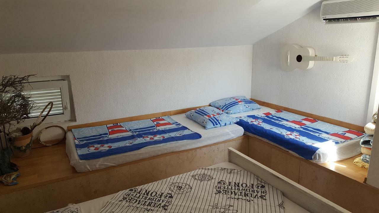 Apartments Lopar Story Екстер'єр фото