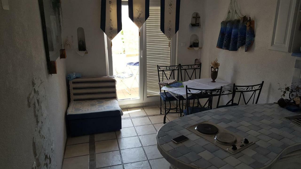 Apartments Lopar Story Екстер'єр фото
